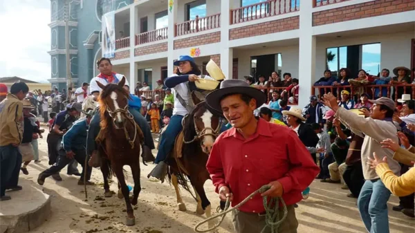 Pobladores en la festividad de San Antonio en Bolognesi, Pallasca