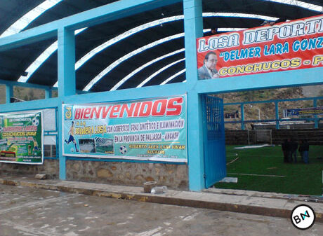 Conchucos estrena su primer coliseo techado con césped artificial