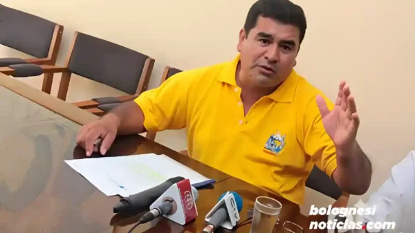 César Álvarez Aguilar, gobernador regional de Áncash, durante el anuncio de electrificación rural en Pallasca