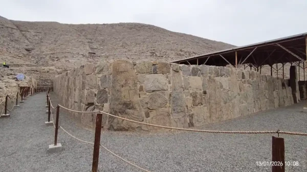 Centro Arqueológico Sechín en Casma, Áncash, con monolitos grabados que representan escenas de poder preincaico