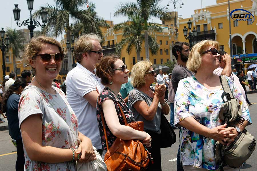 turistas-extranjeros-visitan-peru