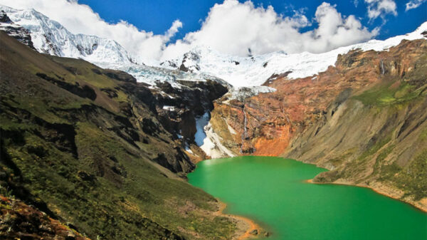 La caminata a la laguna Tullpacocha es una excelente opción de senderismo por dos días en la cordillera Blanca, en Áncash.