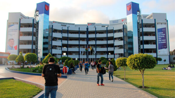 Universidad César Vallejo licenciada