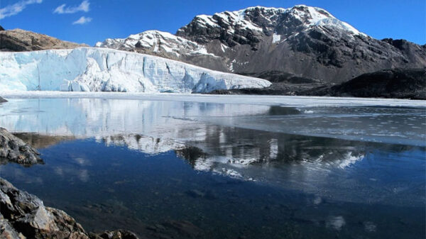 Efectos del cambio climático, se aprecian en los nevados de Áncash en el Perú.