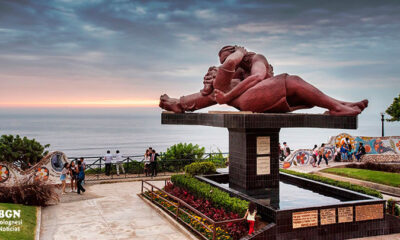 Atractivo turístico del Perú, frente al mar de Lima