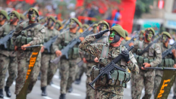 Tradicional desfile militar por las Fiestas Patrias de Perú