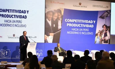 Presidente Vizcarra anuncia aumento de sueldos para alcaldes