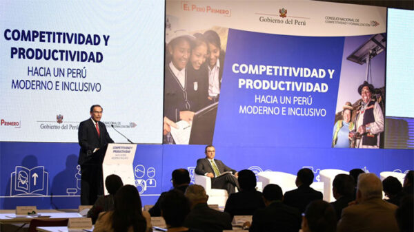 Presidente Vizcarra anuncia aumento de sueldos para alcaldes