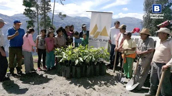 Pobladores en una actividad de la empresa Eloro en el marco de los proyectos mineros en Pallasca.