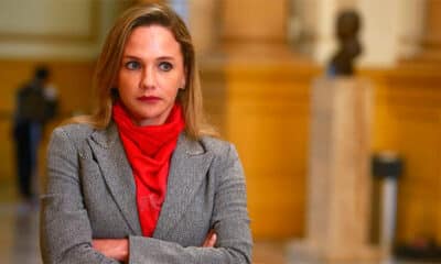 Dictan impedimento de salida a Luciana León