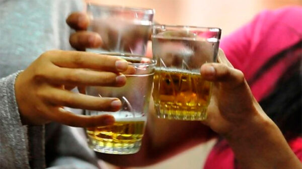 Coronavirus: OMS recomienda no pasarse el vaso de cerveza