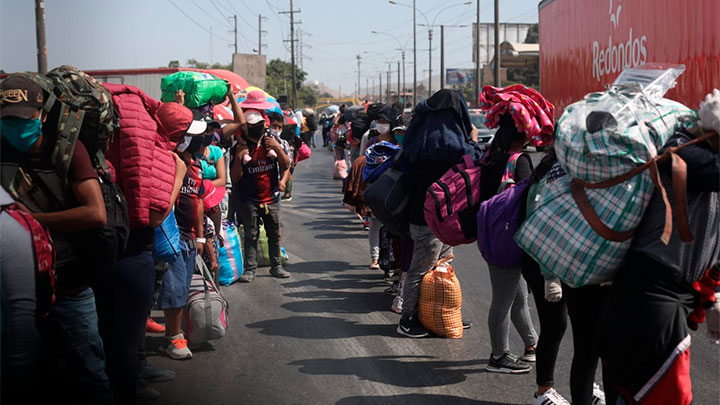 Más de 500 personas caminan hacia Áncash por la Panamericana Norte