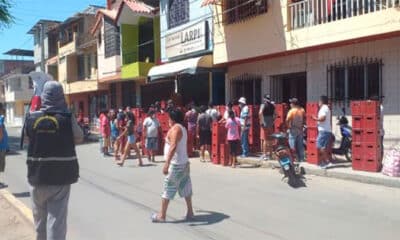 Forman grandes colas para comprar cerveza en Piura pese a cuarentena