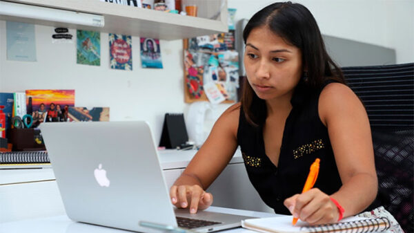 Servidores públicos podrán trabajar desde casa hasta fin de año