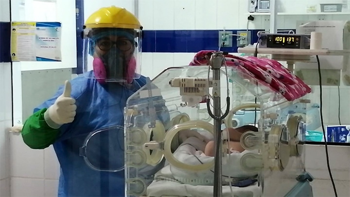 Chimbote: 34 bebés prematuros de madres con covid-19 reciben alta