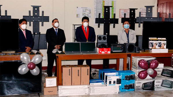 Corte del Santa entrega equipos informáticos y mobiliario a sedes periféricas