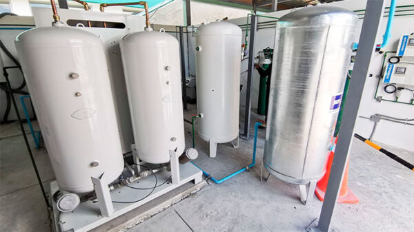 Empresarios de Chimbote donan una planta de oxígeno