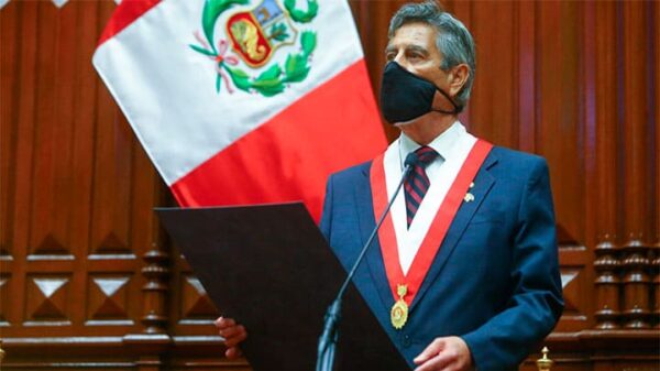 Francisco Sagasti asume la presidencia y busca restaurar la calma