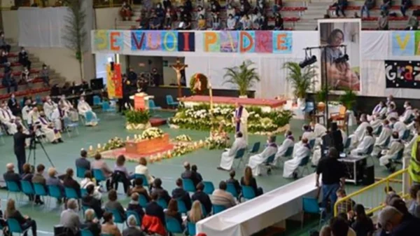 Funeral de la misionera Nadia de Munari en Schio, Italia, tras su asesinato en Nuevo Chimbote, Áncash.