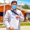Alcalde de Santa Rosa muestra el convenio firmado en el GORE Áncash para ejecutar el Canal de Paccha en Santa Rosa.
