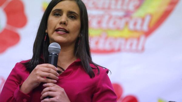 Verónika Mendoza condena al Gobierno por medidas autoritarias