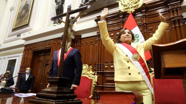 Dina Boluarte asume como la primera presidenta del Perú