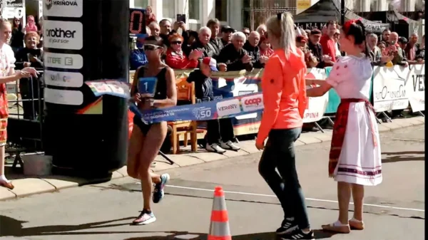 Kimberly García impone nuevo récord mundial