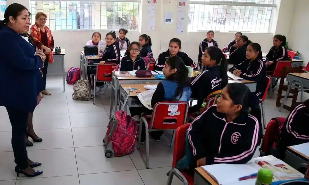 Profesores inician año con nuevos sueldos