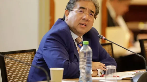 Contralor advierte que sancionará a funcionarios que no ejecuten presupuestos