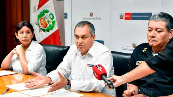 Detienen a policías acusados de violación