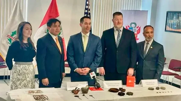 Devuelven quipus al Perú