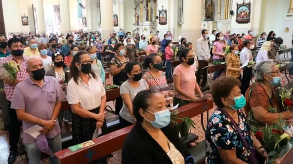 En el Perú eliminan requisitos sanitarios en iglesias y centros de salud