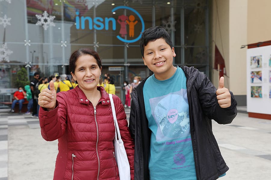 Adolescente, vence la leucemia, tras 8 años de lucha (video)