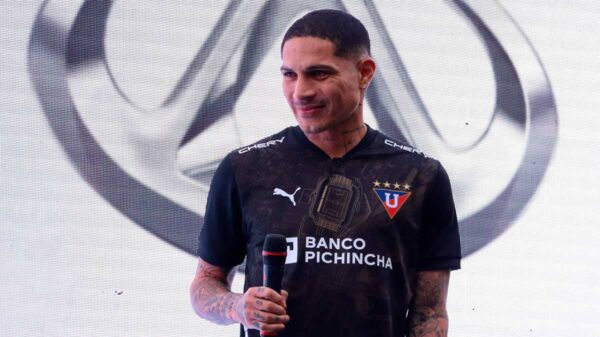 Paolo Guerrero Presentado como nuevo jugador de LDU de Quito