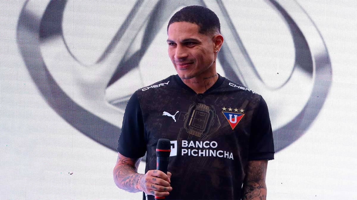 Paolo Guerrero Presentado como nuevo jugador de LDU de Quito
