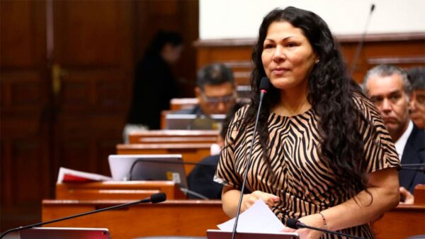 Yesenia Ponce con orden de captura