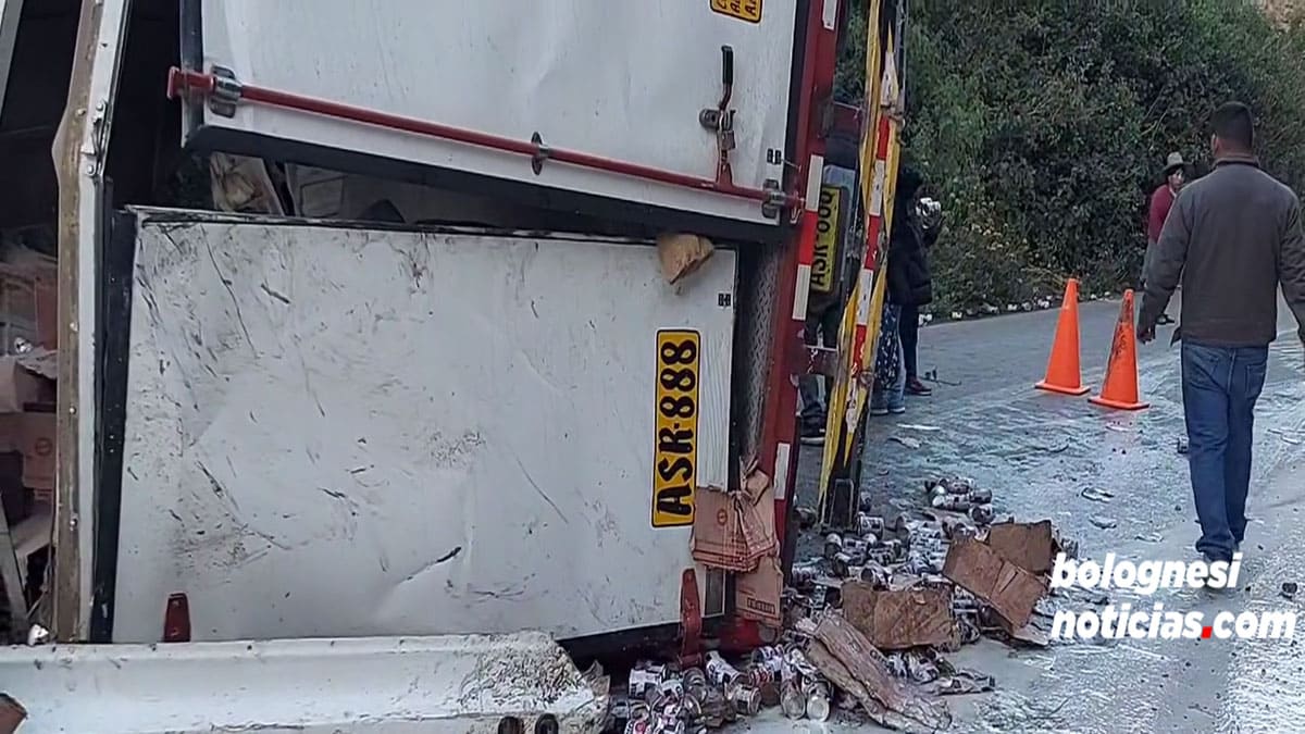 Camión se vuelca en Áncash y deja un fallecido
