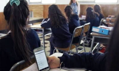Prohibirían uso de celulares en el salón de clases