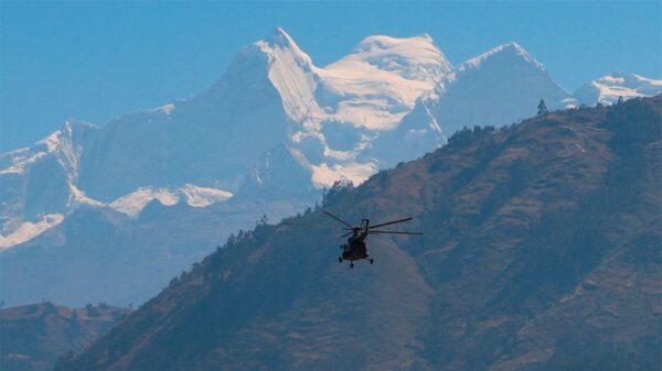 Sobrevuela el Huascarán en previsión de deslizamientos