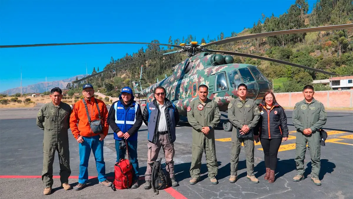 Sobrevuelo de helicóptero sobre el Huascarán