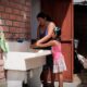 Peruanos pagan menos por agua potable que por otros servicios