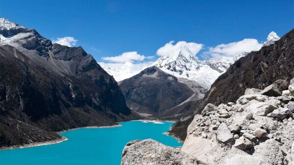 Alertan no ofrecer servicios turíticos a la laguna Parón ante riesgo de desborde.