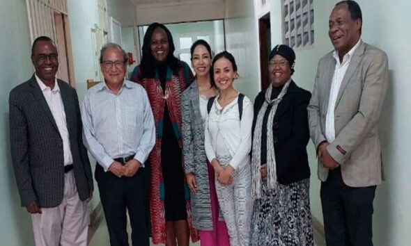 Médicos del INEN colaboran con médicos de Kenia, África.