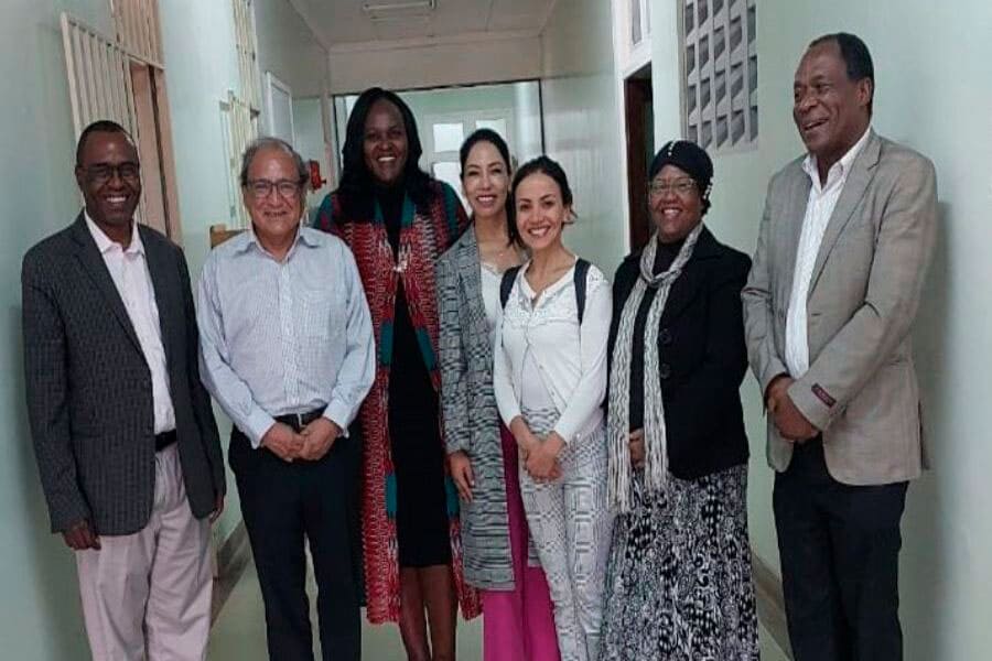 Médicos del INEN colaboran con médicos de Kenia, África.