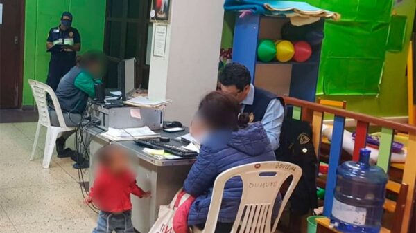 Niños en riesgo encontrados en calles de chimbote