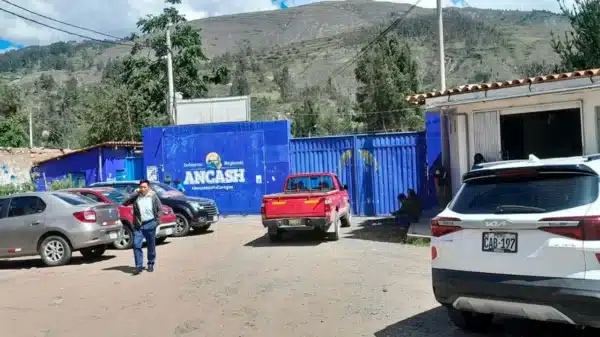 Fachada de la sede principal del GORE Áncash en Huaraz, entidad que transfirió dinero a municipalidades para expedientes técnicos.