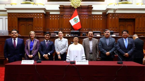 Comisión de Constitución del Congreso aprobó reelección de alcaldes y gobernadores.