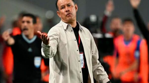 Juan Reynoso ya no será el entrenador de la «bicolor»