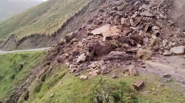 Derrumbe en Conchucos bloquea vía