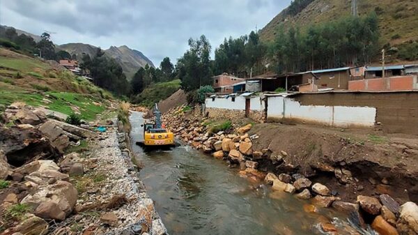 Descolmatación de ríos en Áncash